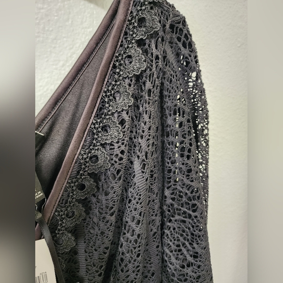 Lace dress - Picture 5 of 7